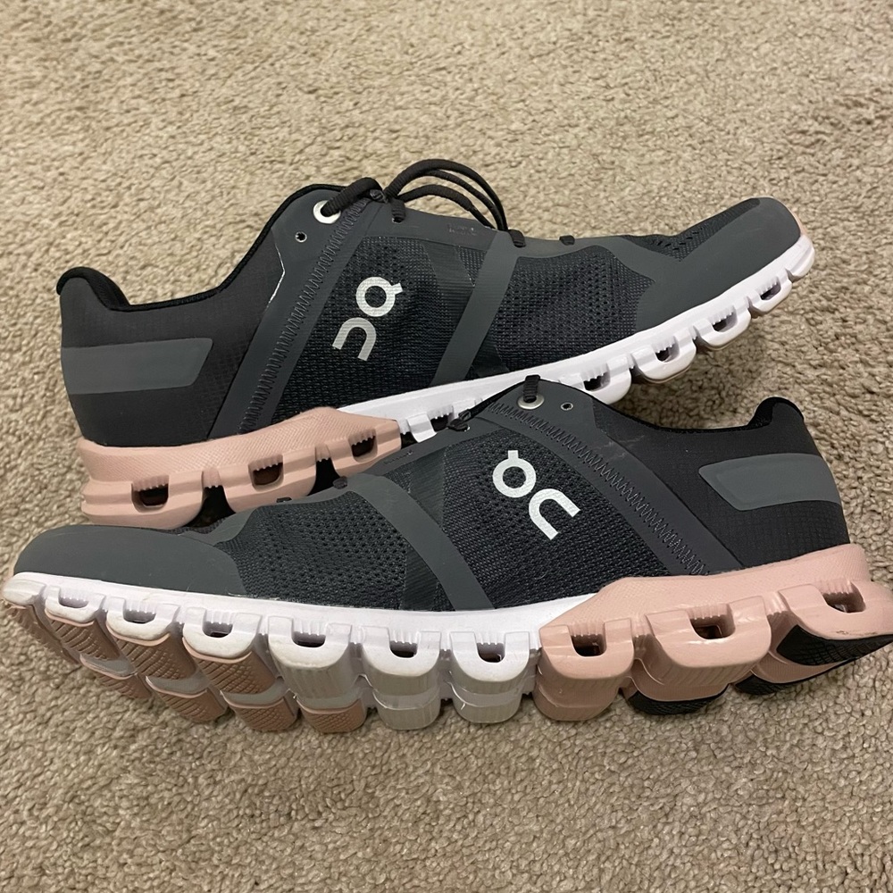 ON Cloudflow 3 Running 8.5 - Rock/Rose